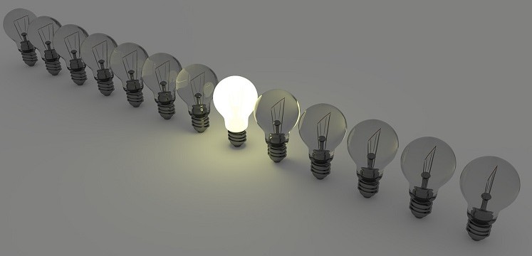 light-bulbs-1125016_1280-747x360